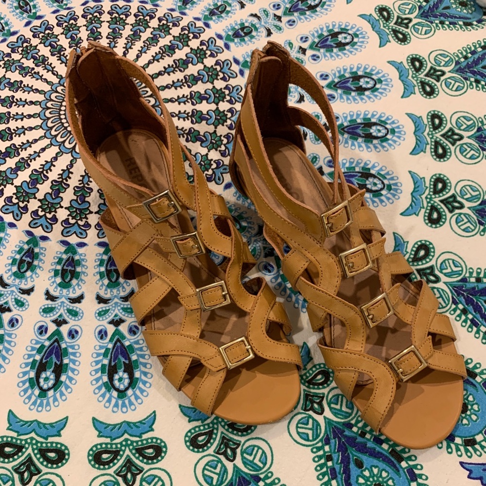 Report tan sandals